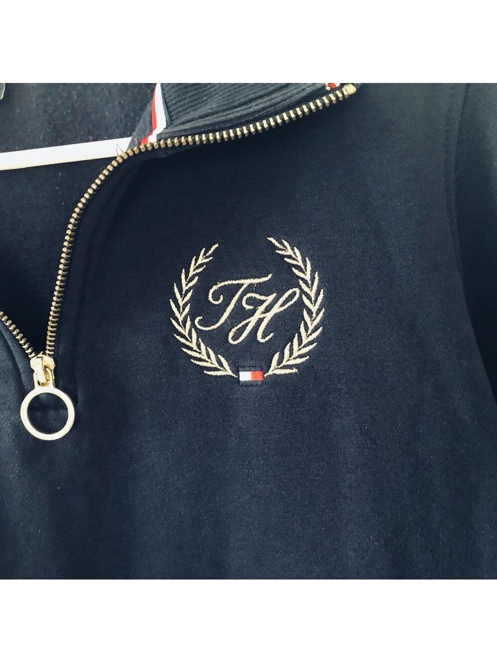 Tommy Hilfiger Navy Half-Zip Pullover with Embroidered Crest Size Small Preppy - Picture 4 of 10